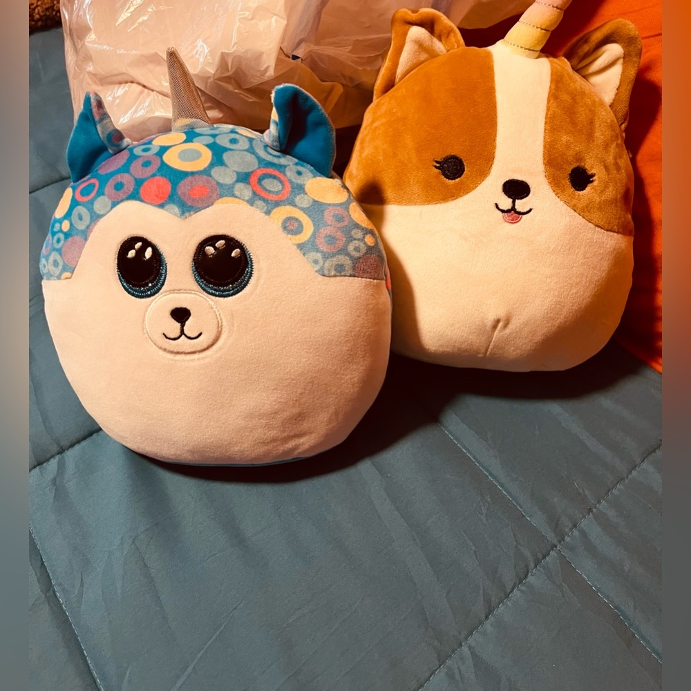 lot of 2unicorn stuffed animals